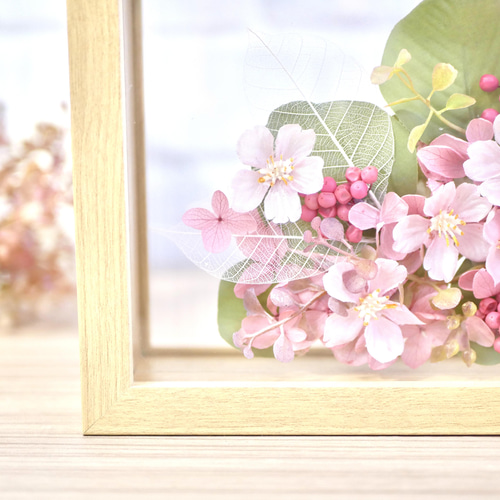 ♕*  大きめの蓮です♬  ボリューミーなシングルアレンジメント ♧* ボリュームナチュラルアレンジメント」| 花屋「㈱花工房」の