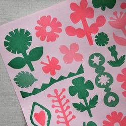＊複数ご注文で1枚サービス！＊A3ラッピングペーパー4枚　緑とピンクのお花 1枚目の画像