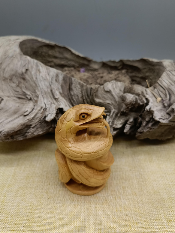 印籠 柘植 十二支 ヘビ（蛇) 黄楊繊細彫刻 木製 印籠 柘植 十二支 ヘビ