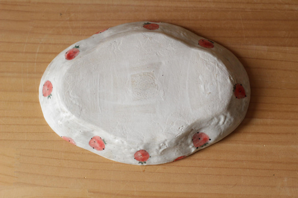 粉紅色 mofumofuwanko 的褶邊盤子。 第3張的照片