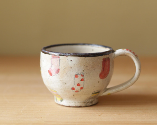 粉引きカラフル靴下のカップ。 マグカップ やまぐちあさこ。 通販