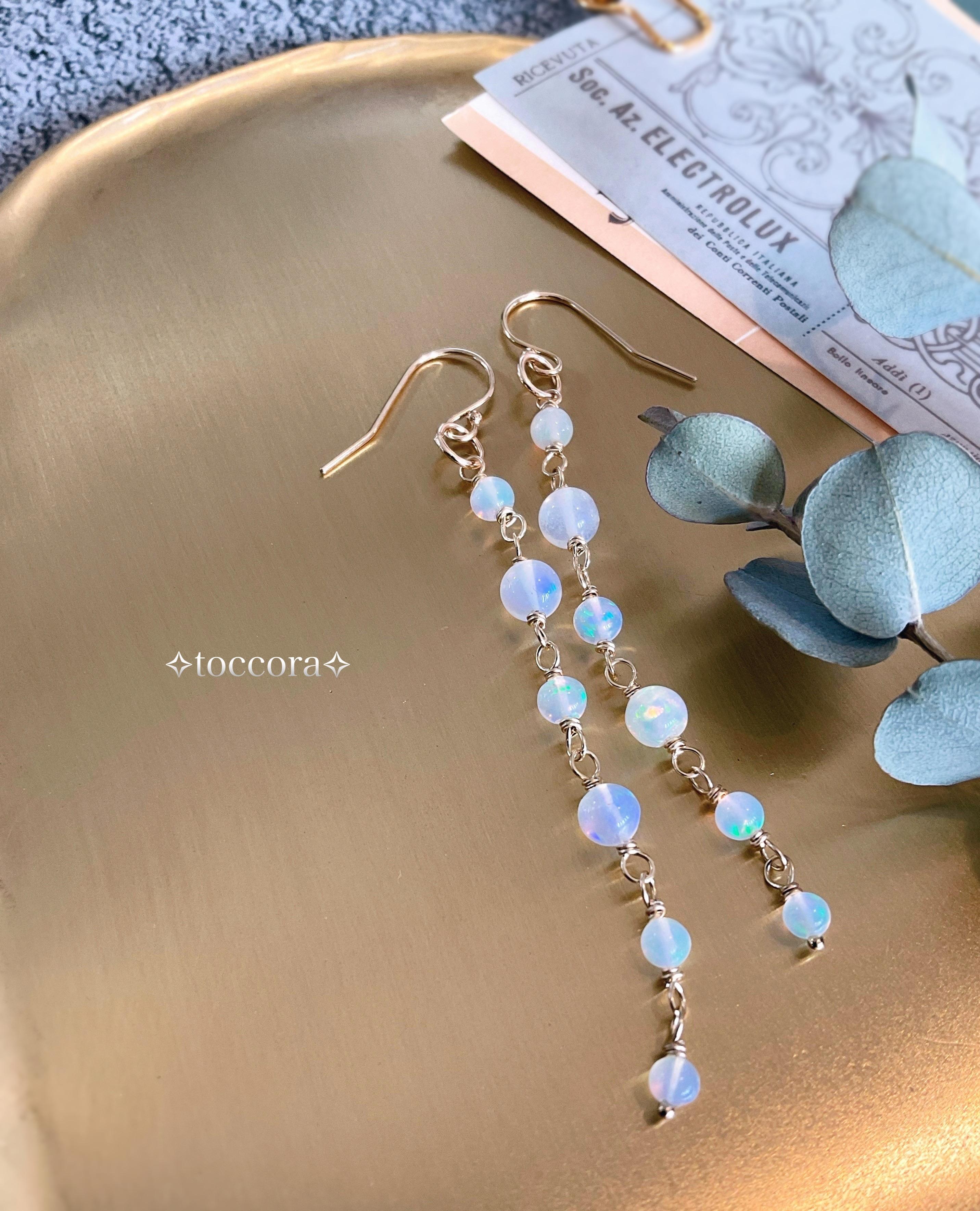 天然石と14kgf ꕤ*.ﾟフックピアス〜虹色が揺らめくクリスタルオパール〜