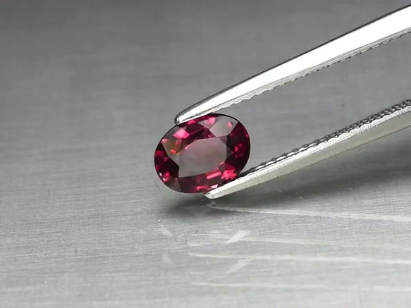 天然石 ロードライト ガーネット ルース 1.06ct 非加熱 マダガスカル産　綺麗なレッドの色味！ 4枚目の画像