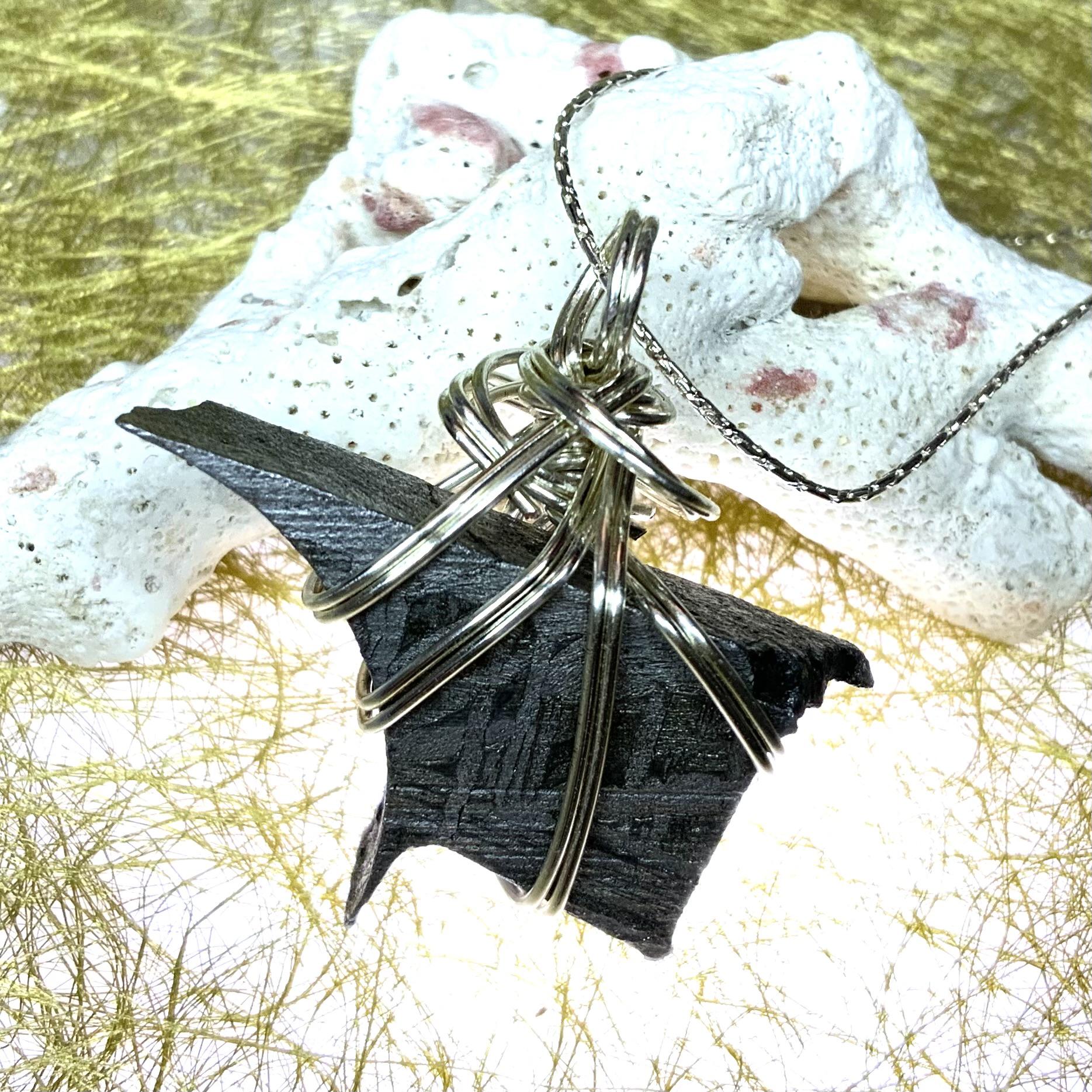 隕石★ペンダントヘッド<象型>キーホルダーやバッグチャーム、ペンデュラムにも