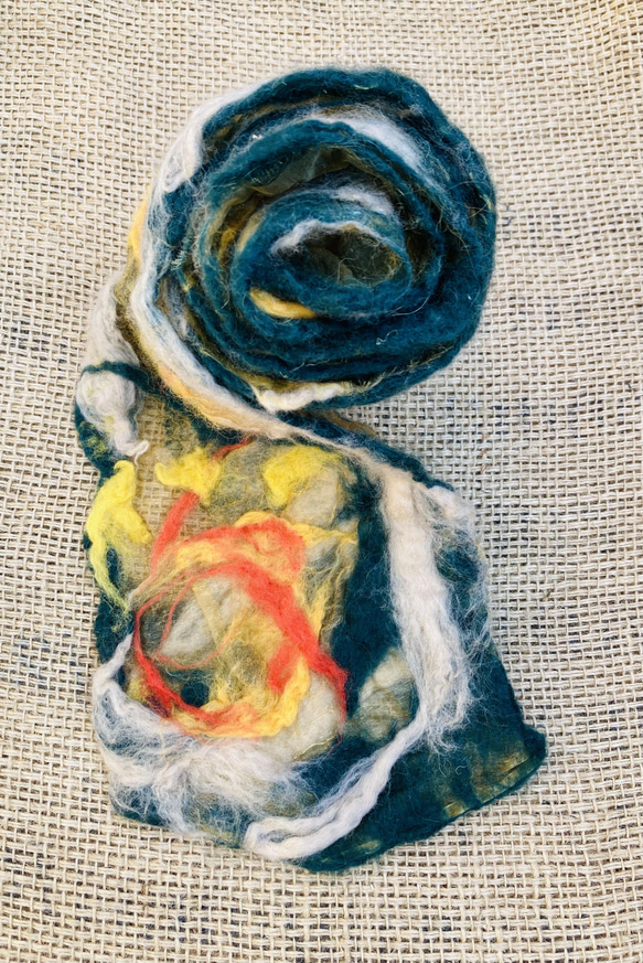 Mum羊毛氈手創作品--花花飾界圍巾/衣飾 第4張的照片