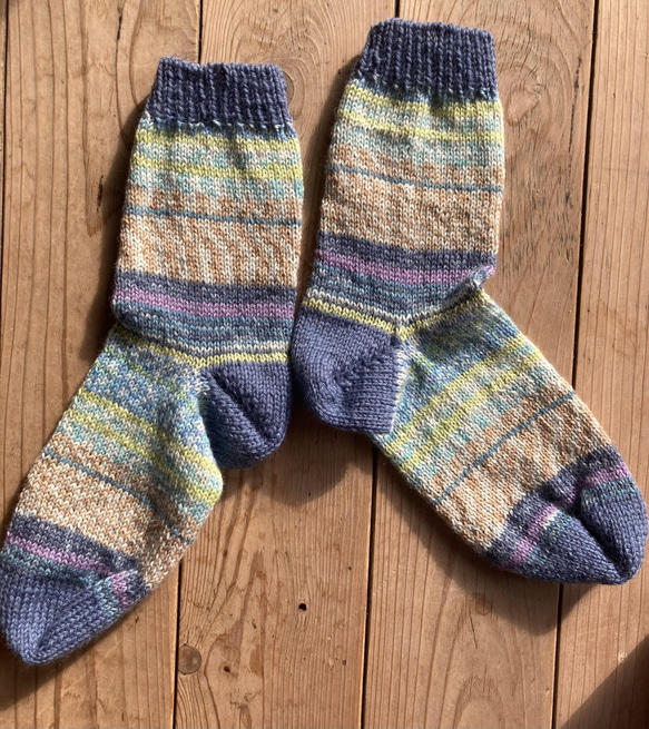 冬支度ハンドメイド2023 SALECreema限定 冬用小物　手編み靴下　送料無料 1枚目の画像