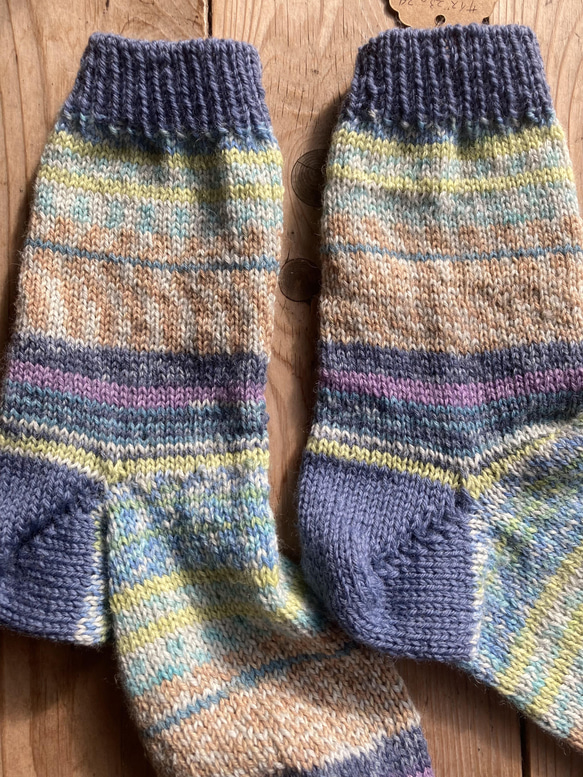 冬支度ハンドメイド2023 SALECreema限定 冬用小物　手編み靴下　送料無料 2枚目の画像