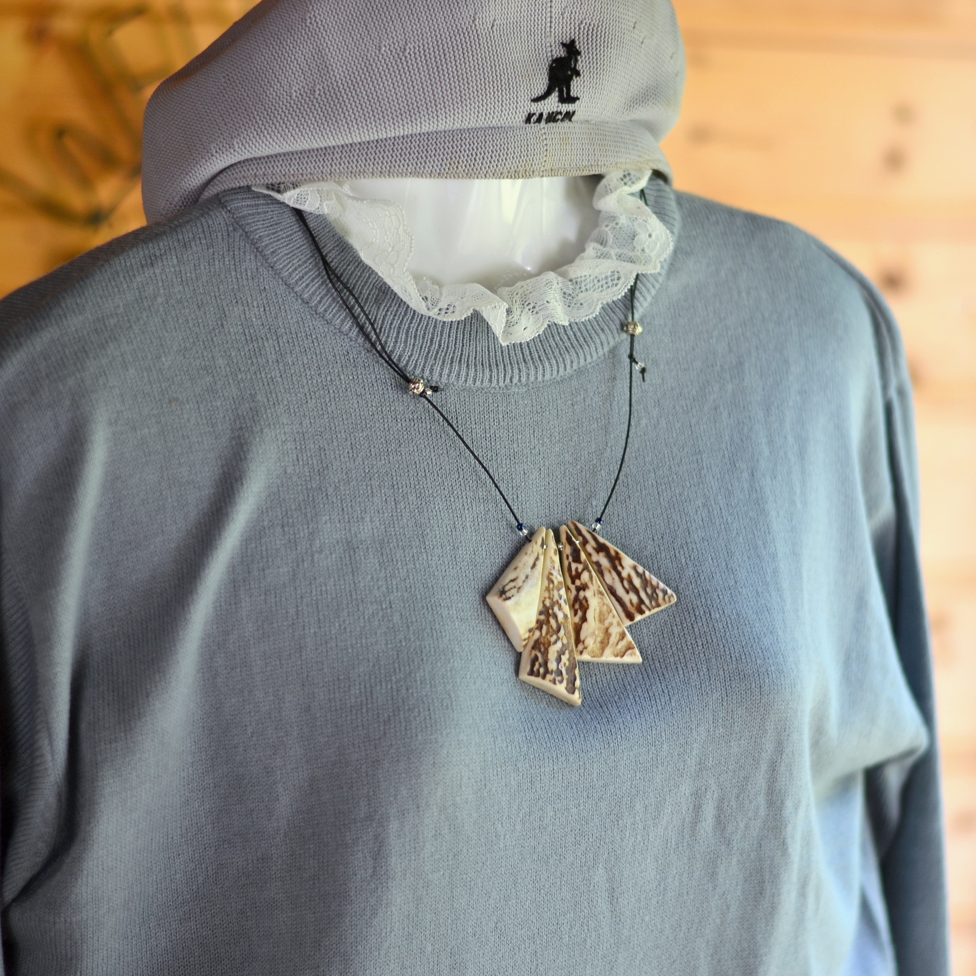 鹿角ペンダント　トライアングルプレート