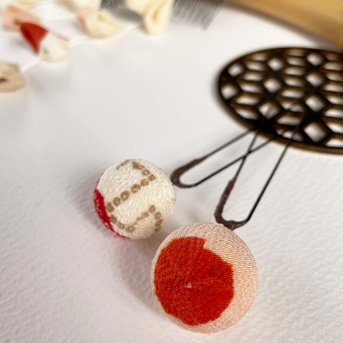 コトコト。配色パターンご確認画像。つまみ細工 髪飾り 滑り止め