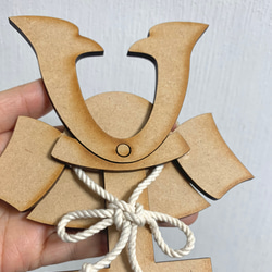 「こどもの日」五月人形　兜＋お名前札つき　端午の節句　木製置物 3枚目の画像