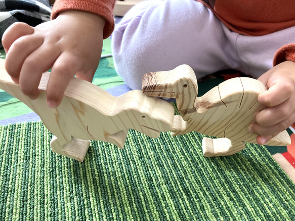 恐竜の木のおもちゃ　トリケラトプス 4枚目の画像