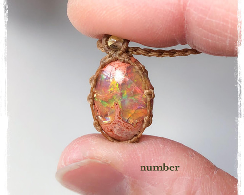 カンテラオパール&ガーネット マクラメネックレス　❁優しい森と赤❁ カンテラオパール&ガーネット マクラメネックレス ❁優しい森と赤❁