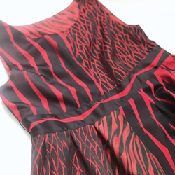 着物でパッチワークロングワンピース たっぷりフレアスカート 赤黒 M〜LL 着物リメイク 衣装 ドレス（B115） 11枚目の画像
