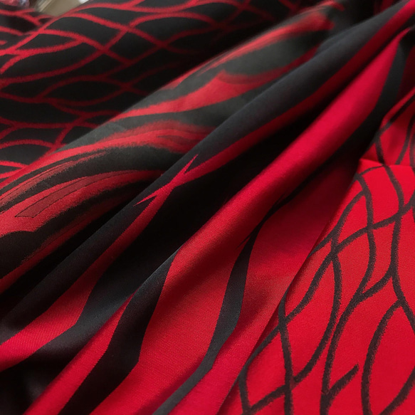 着物でパッチワークロングワンピース たっぷりフレアスカート 赤黒 M〜LL 着物リメイク 衣装 ドレス（B115） 13枚目の画像