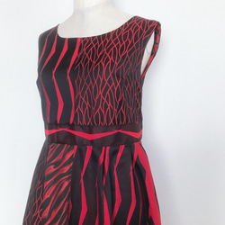 着物でパッチワークロングワンピース たっぷりフレアスカート 赤黒 M〜LL 着物リメイク 衣装 ドレス（B115） 9枚目の画像