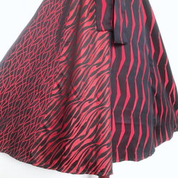 着物でパッチワークロングワンピース たっぷりフレアスカート 赤黒 M〜LL 着物リメイク 衣装 ドレス（B115） 5枚目の画像