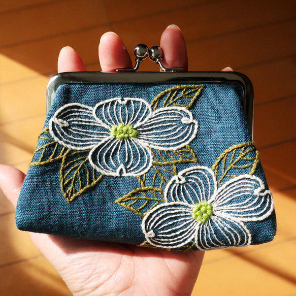 ハナミズキの手刺繍がま口 がま口 刺繍屋miyako 通販 13252816｜Creema