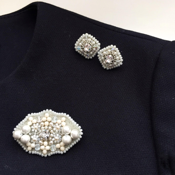 ハレの日に✴︎ビジュー×パールのビーズ刺繍のブローチ&ピアス/イヤリングのセット 4枚目の画像