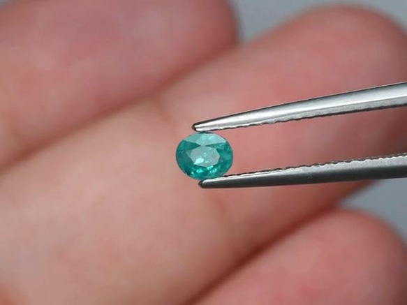 天然石 グランディディエライト ルース 0.14ct マダガスカル／アフリカ産 非加熱　華奢で可愛らしい小粒感！ 3枚目の画像