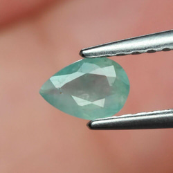 華奢な1粒！ 翡翠 ヒスイ ペンダントトップ 綺麗で優しい色味