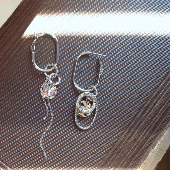 vintage silver hoop＆crystal アシメ 1枚目の画像