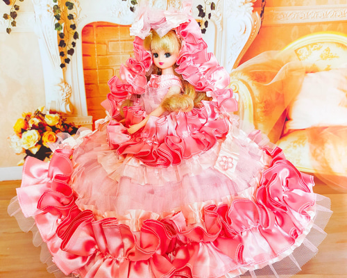 リカちゃんサイズ フリルとレースたっぷりのプリンセスドレス
