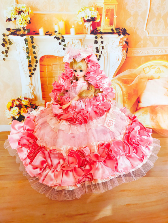 リカちゃんサイズ フリルとレースたっぷりのプリンセスドレス