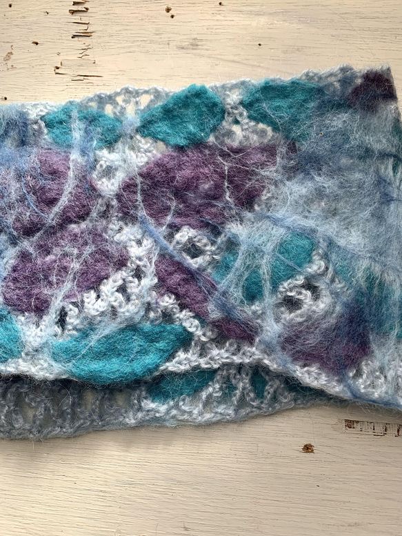 毛糸と羊毛のマーブルマフラー（ジェイド＆モーブパープル） 5枚目の画像
