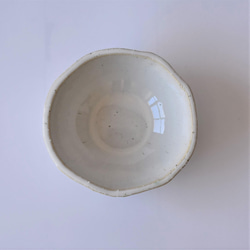 大きすぎない丸いボウル（椀、中鉢、小丼ぶり）白御影土×チタンマット釉 3枚目の画像
