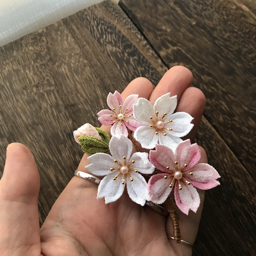 春色新作 桜ハンドメイド2022 つまみ細工の春待ち桜ブローチ 春色新作 桜ハンドメイド2022 つまみ細工の春待ち桜ブローチ