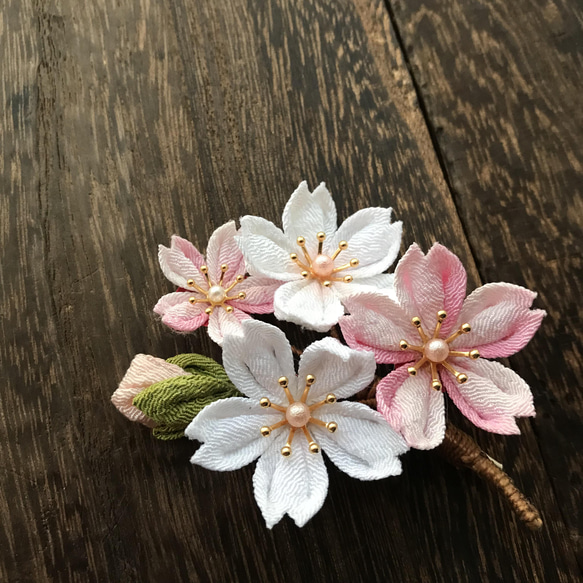 春色新作 桜ハンドメイド2022 つまみ細工の春待ち桜ブローチ 春色新作 桜ハンドメイド2022 つまみ細工の春待ち桜ブローチ
