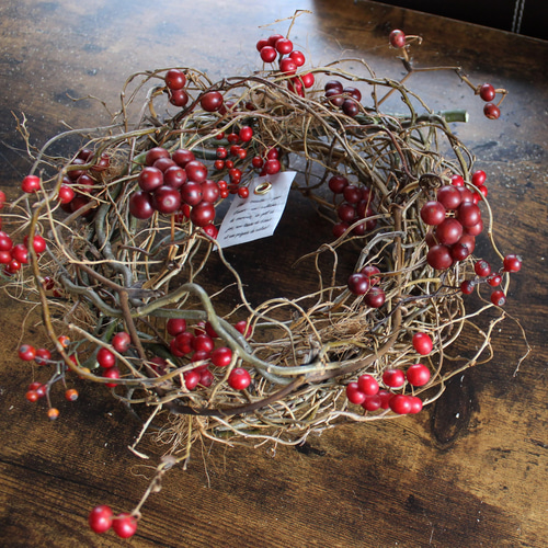 赤い実 のリース[round] サンキライ 山帰来 ドライフラワーリース