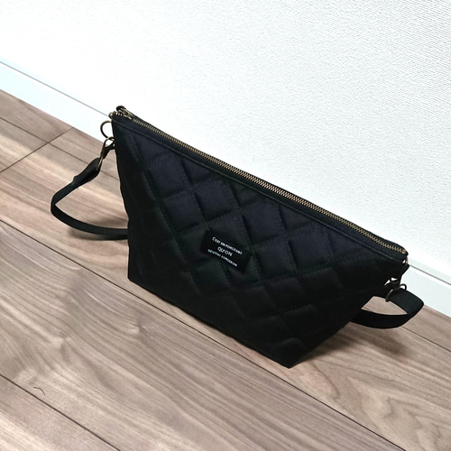 ナイロンキルティングショルダーバッグ/ブラック/ハンドメイド ミニショルダーバッグ ナイロン キルティング ブラック