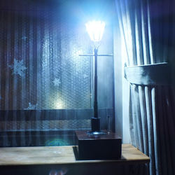 ダウンライト；ステンドグラス（青と黄色） マンションの玄関向き