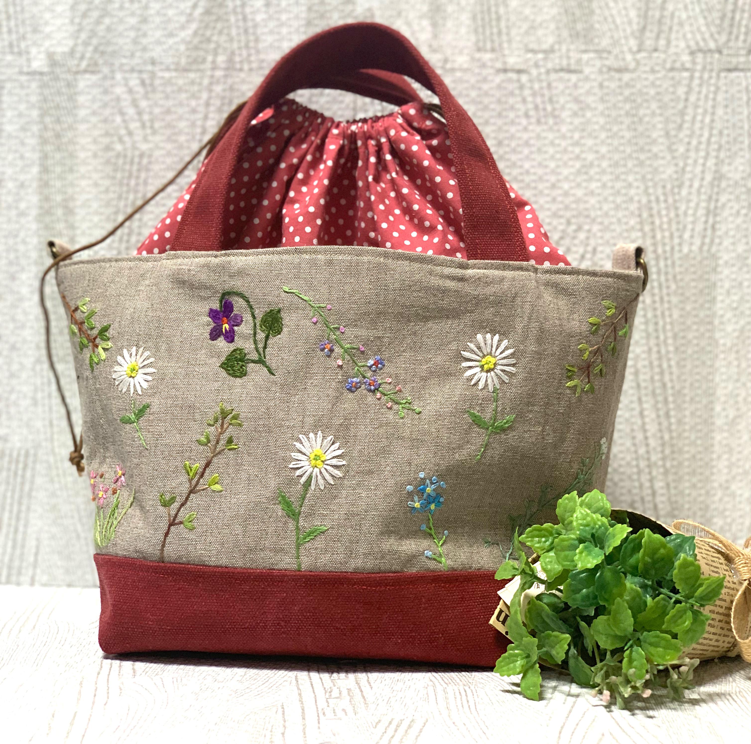 赤色の野の花トート