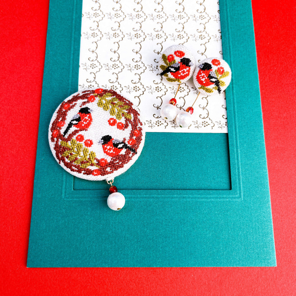 紅腹灰雀聖誕刺繡胡桃木羈扣耳環/耳環 第4張的照片