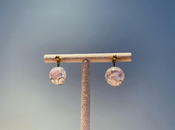 【琉璃珠系列】日式銀箔淡粉琉璃珠耳環 第2張的照片