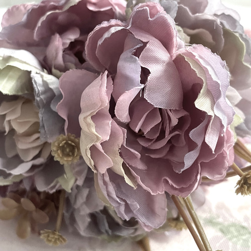 ピンク紫の造花アレンジメント 紫・ピンクのアレンジメント 8,000円 – 花・花束の通販サイト