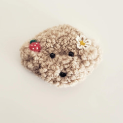 もこもこっとしたブローチたち。 3枚目の画像