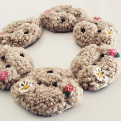 もこもこっとしたブローチたち。 2枚目の画像