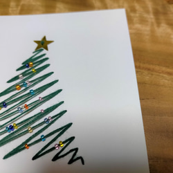 【クリスマス】紙刺繍メッセージカード(ジグザグツリー　ビーズ） 2枚目の画像