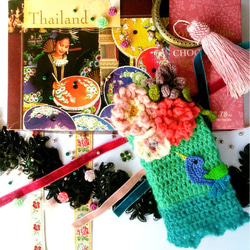 ピンクお花とブルーの小鳥のカラフル刺繡バッグ　シノワズリ・フラワーガーデン手編みニットハンドバッグ　グリーン　クリスマス 19枚目の画像