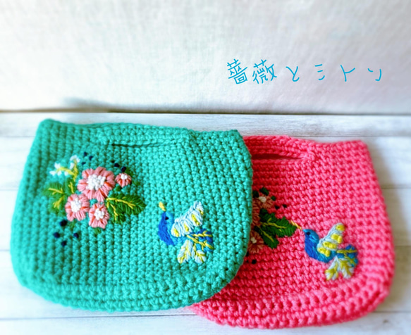 ピンクお花とブルーの小鳥のカラフル刺繡バッグ　シノワズリ・フラワーガーデン手編みニットハンドバッグ　グリーン　クリスマス 16枚目の画像