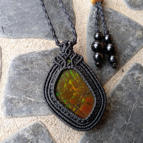 アンモライトのマクラメペンダント[PEN-836] ネックレス・ペンダント