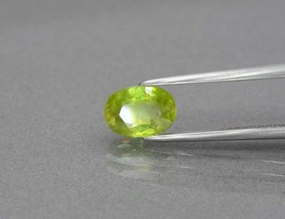 天然石 スフェーン ルース 1.28ct 非加熱 マダガスカル産　 虹が煌めくグリーン・イエローカラー！ 8枚目の画像