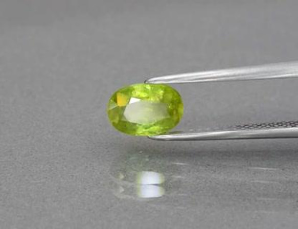 天然石 スフェーン ルース 1.28ct 非加熱 マダガスカル産　 虹が煌めくグリーン・イエローカラー！ 6枚目の画像