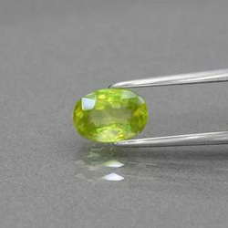 天然石 スフェーン ルース 1.28ct 非加熱 マダガスカル産　 虹が煌めくグリーン・イエローカラー！ 10枚目の画像