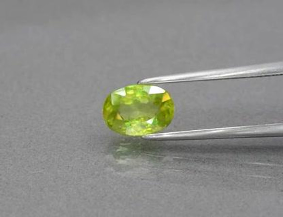 天然石 スフェーン ルース 1.28ct 非加熱 マダガスカル産　 虹が煌めくグリーン・イエローカラー！ 9枚目の画像