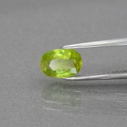 天然石 スフェーン ルース 1.28ct 非加熱 マダガスカル産　 虹が煌めくグリーン・イエローカラー！ 4枚目の画像