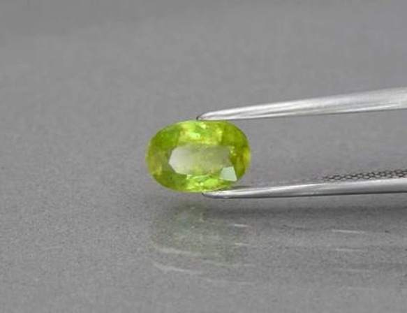 天然石 スフェーン ルース 1.28ct 非加熱 マダガスカル産　 虹が煌めくグリーン・イエローカラー！ 4枚目の画像